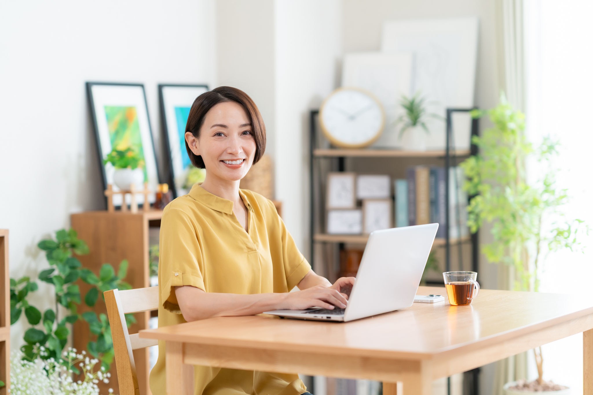 パソコン画面に表示された広告データ
